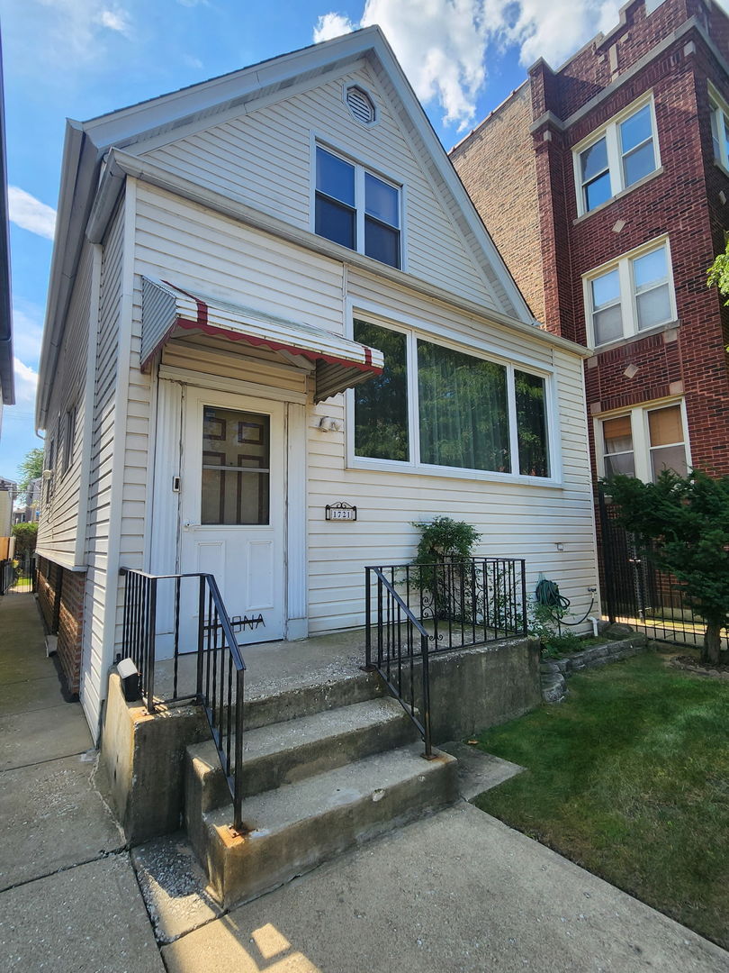 1721 W Foster Avenue