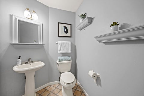 Tiny photo for 1 Maple Tree Court, Elmhurst, IL 60126 (MLS # 12682627)