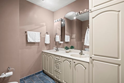 Tiny photo for 1 Maple Tree Court, Elmhurst, IL 60126 (MLS # 12682627)