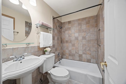 Tiny photo for 1 Maple Tree Court, Elmhurst, IL 60126 (MLS # 12682627)