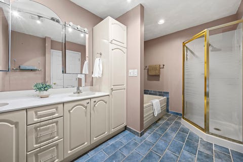 Tiny photo for 1 Maple Tree Court, Elmhurst, IL 60126 (MLS # 12682627)