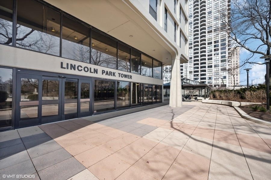 1960 N Lincoln Park West 1502