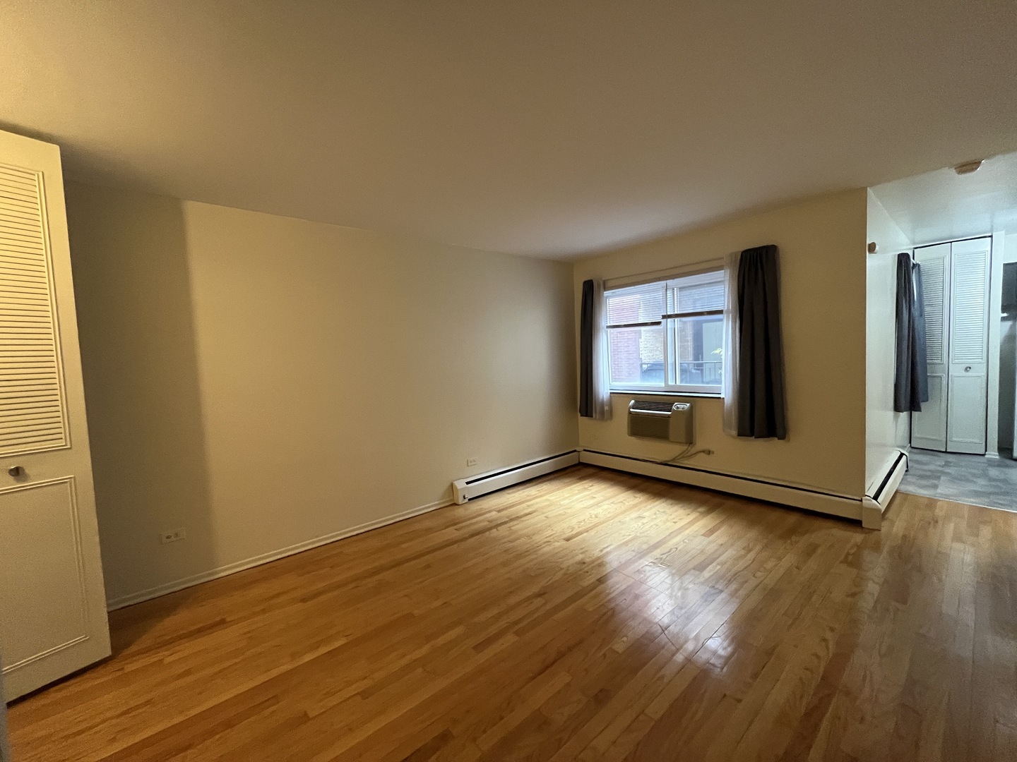 736 W Buena Avenue 306