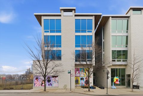 925 N Larrabee Street 2N Chicago IL 60610