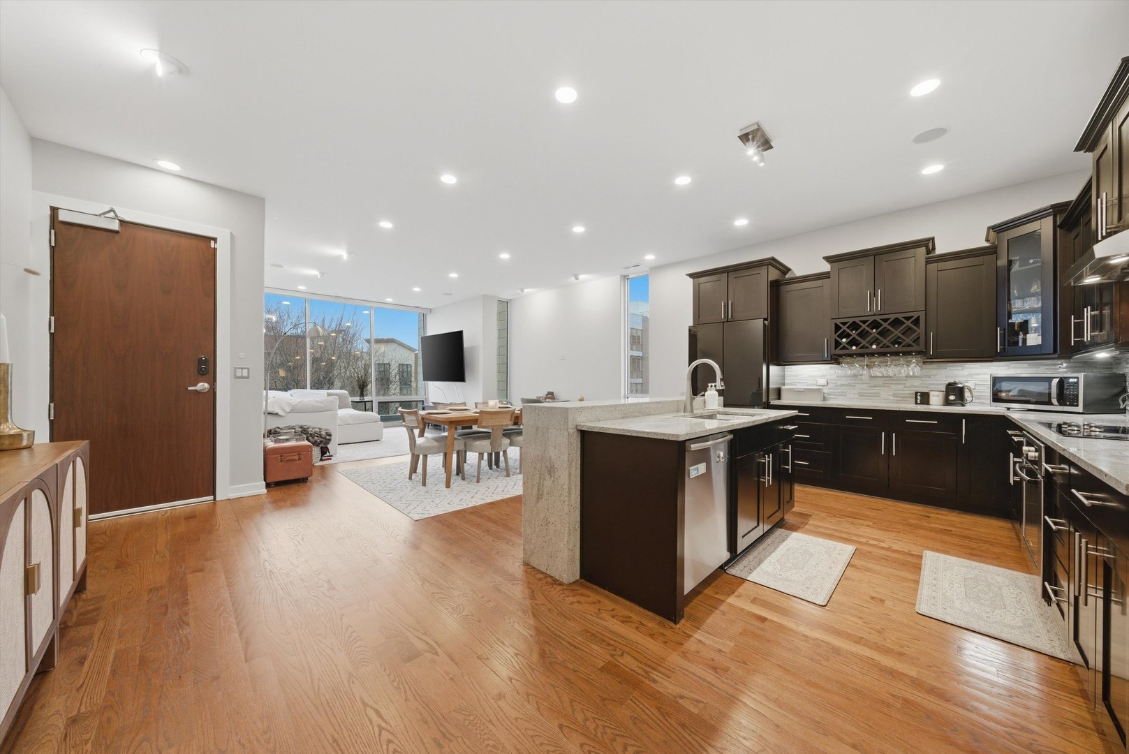 925 N Larrabee Street 2N