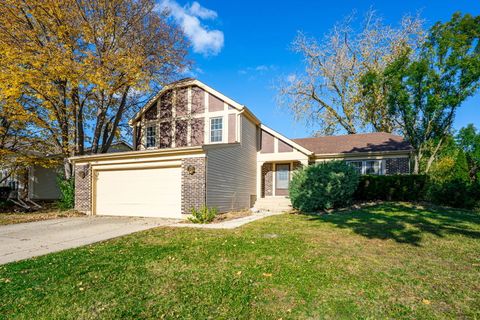 Photo of 62 E Fox Hill Drive, Buffalo Grove, IL 60089 (MLS # 12605498)