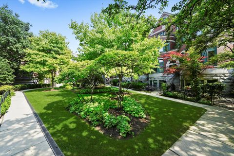 Tiny photo for 1478 S PRAIRIE Avenue #E, Chicago, IL 60605 (MLS # 12488604)