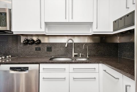Tiny photo for 1478 S PRAIRIE Avenue #E, Chicago, IL 60605 (MLS # 12488604)