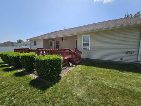 Tiny photo for 404 W Beacon Court, Mt Vernon, IL 62864 (MLS # 12693309)