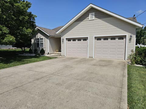 Tiny photo for 404 W Beacon Court, Mt Vernon, IL 62864 (MLS # 12693309)