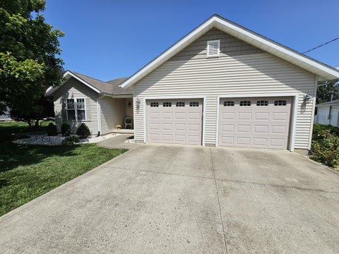 Tiny photo for 404 W Beacon Court, Mt Vernon, IL 62864 (MLS # 12693309)
