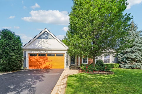 Photo of 1114 Country Glen Lane, Carol Stream, IL 60188 (MLS # 12688376)