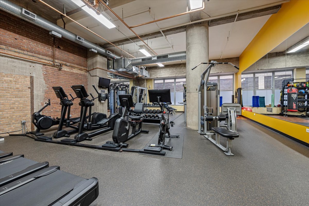 Chicago, Illinois 60654, United States, 2 Bedrooms Bedrooms, ,2 BathroomsBathrooms,Residential,Active,232874