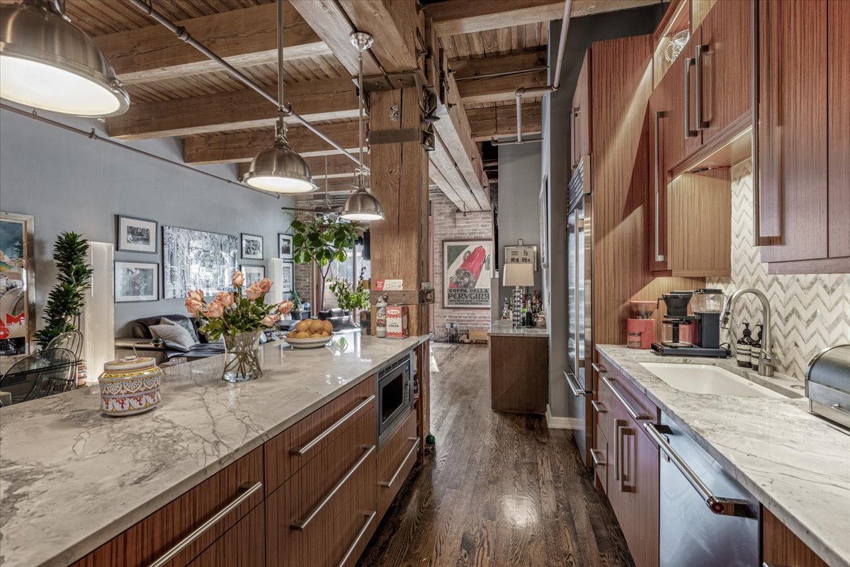 Chicago, Illinois 60654, United States, 2 Bedrooms Bedrooms, ,2 BathroomsBathrooms,Residential,Active,232874