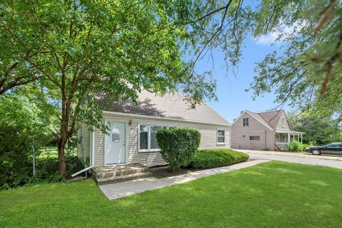 Tiny photo for 9417 S 78th Avenue, Hickory Hills, IL 60457 (MLS # 12427679)