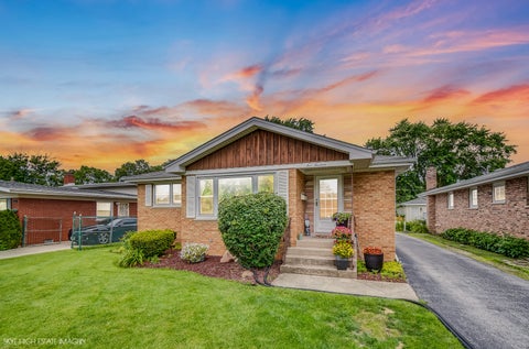Tiny photo for 514 E 164th Place, South Holland, IL 60473 (MLS # 12691824)