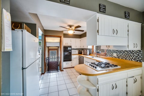 Tiny photo for 514 E 164th Place, South Holland, IL 60473 (MLS # 12691824)