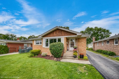 Photo of 514 E 164th Place, South Holland, IL 60473 (MLS # 12691824)