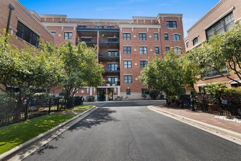 Photo of 2811 N Bell Avenue #408, Chicago, IL 60618 (MLS # 12739095)