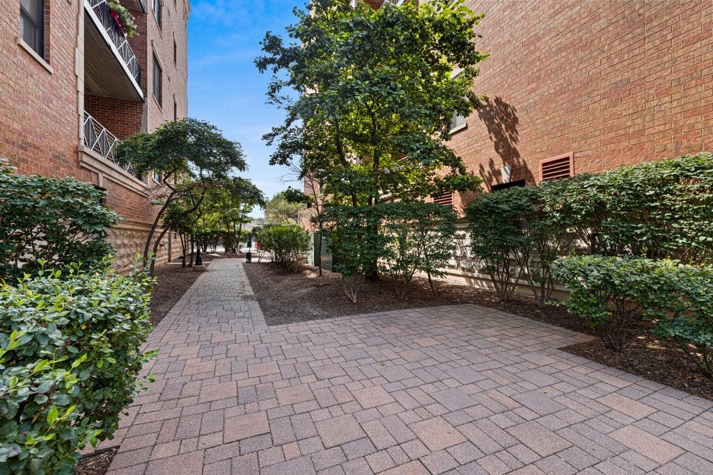 2811 N Bell Avenue 408