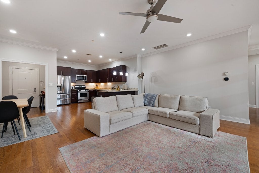 2811 N Bell Avenue 408