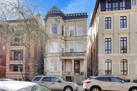 Photo of 643 W Melrose Street #3, Chicago, IL 60657 (MLS # 12605404)