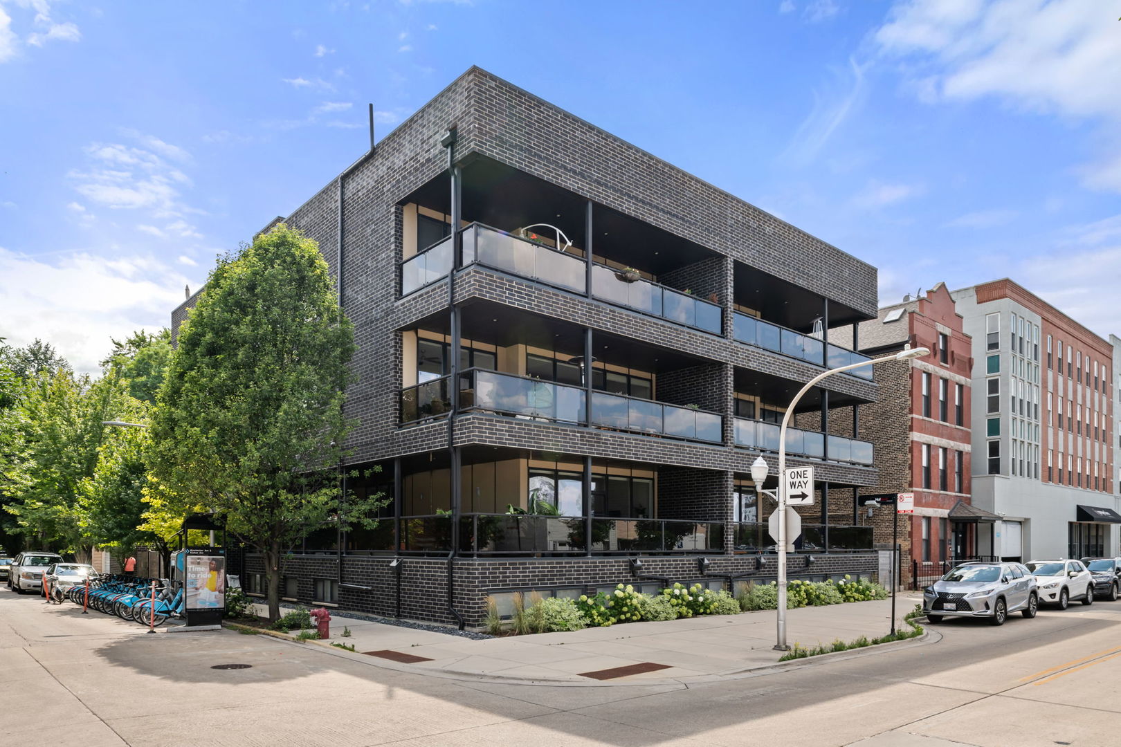 2324 N Winchester Avenue 102
