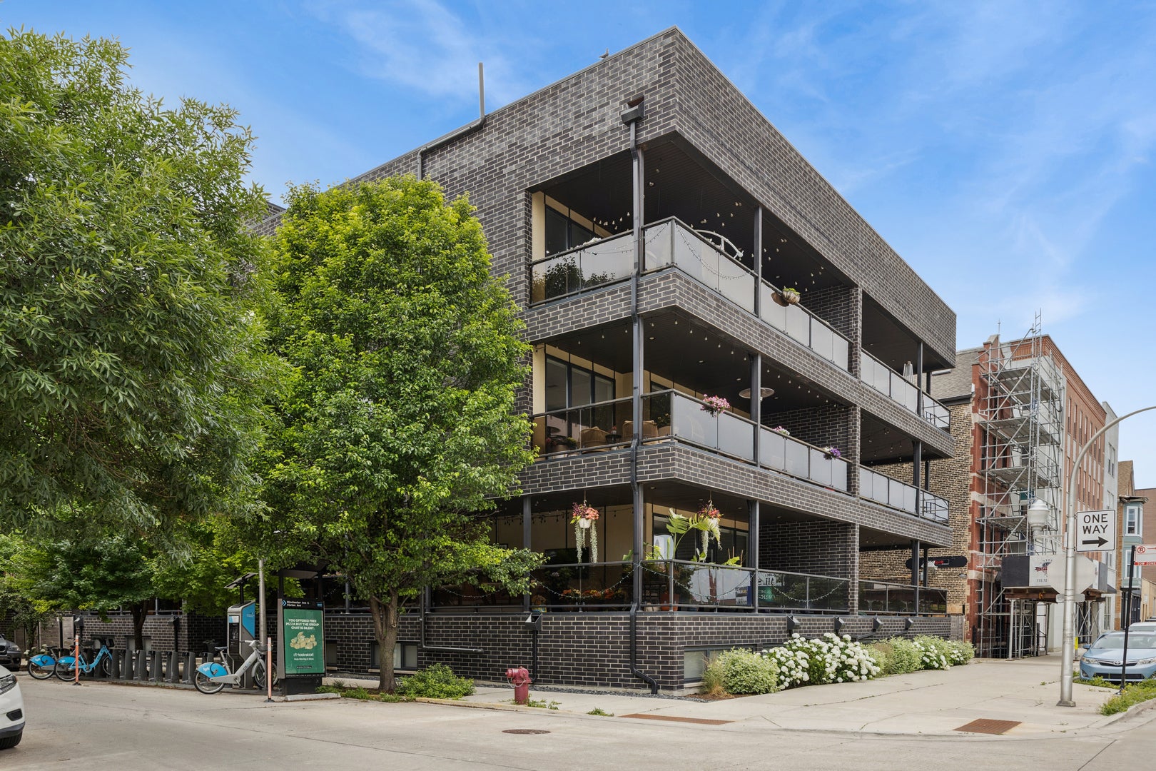2324 N Winchester Avenue 102