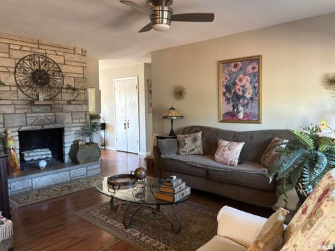 Tiny photo for 210 APPLE Lane, Anna, IL 62906 (MLS # EB460807)