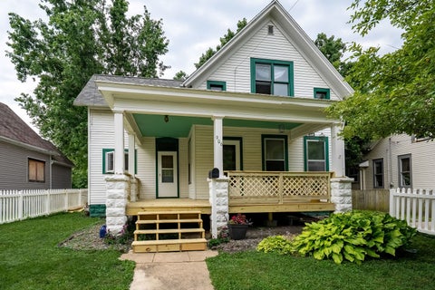 Tiny photo for 906 W Taylor Street, Bloomington, IL 61701 (MLS # 12684217)