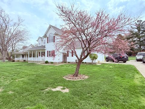 Tiny photo for 312 Cherokee Drive, Harrisburg, IL 62946 (MLS # 12607599)