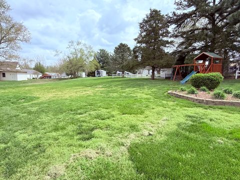 Tiny photo for 312 Cherokee Drive, Harrisburg, IL 62946 (MLS # 12607599)