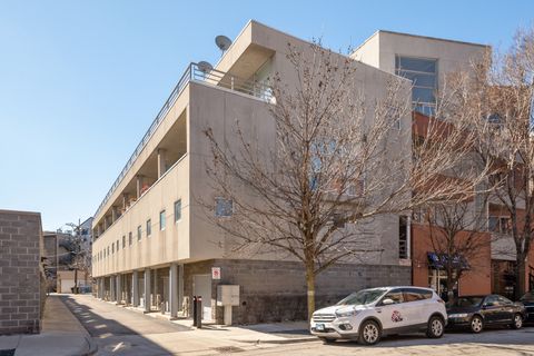 943 W Huron Street E Chicago IL 60642