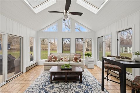 Tiny photo for 334 E Winchester Road, Libertyville, IL 60048 (MLS # 12589418)