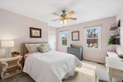 Tiny photo for 334 E Winchester Road, Libertyville, IL 60048 (MLS # 12589418)