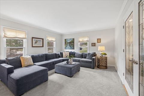 Tiny photo for 334 E Winchester Road, Libertyville, IL 60048 (MLS # 12589418)