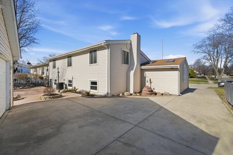 Tiny photo for 535 Weidner Road, Buffalo Grove, IL 60089 (MLS # 12598326)