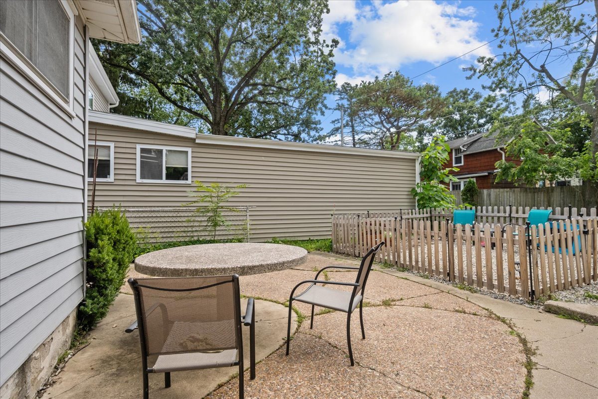 2490 Green Bay Road