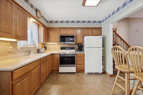 Tiny photo for 408 Buckingham Drive, Crystal Lake, IL 60014 (MLS # 12524613)