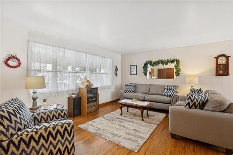 Tiny photo for 408 Buckingham Drive, Crystal Lake, IL 60014 (MLS # 12524613)