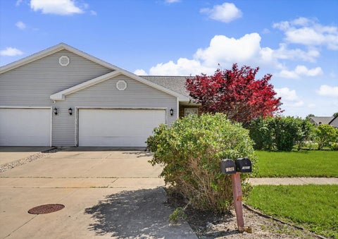 Tiny photo for 1601 E Lexington Drive, Urbana, IL 61802 (MLS # 12321127)