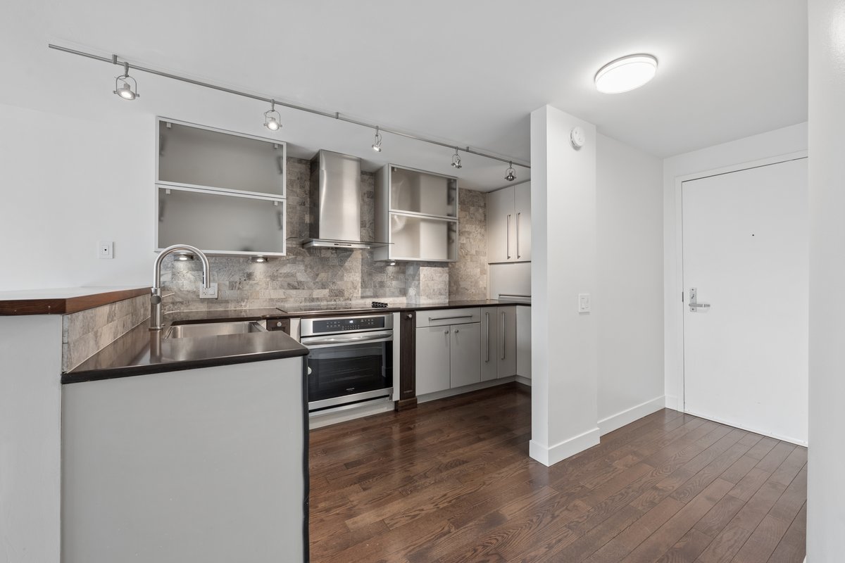 1221 N Dearborn Street 602S