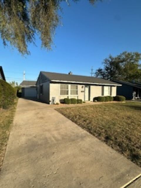 Tiny photo for 692 N Hammes Avenue, Kankakee, IL 60901 (MLS # 12481034)
