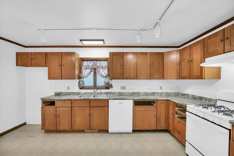 Tiny photo for 324 W 6th Street, Gibson City, IL 60936 (MLS # 12316230)