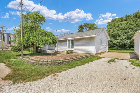 Tiny photo for 324 W 6th Street, Gibson City, IL 60936 (MLS # 12316230)