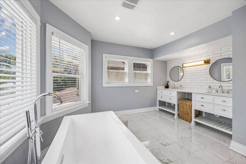 Tiny photo for 511 S Elmwood Avenue, Oak Park, IL 60304 (MLS # 12720853)