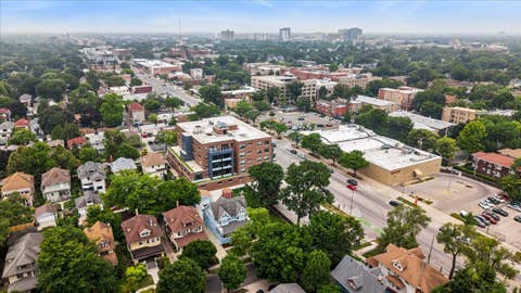 Tiny photo for 511 S Elmwood Avenue, Oak Park, IL 60304 (MLS # 12720853)
