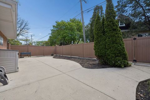 Tiny photo for 6340 N Indian Road, Chicago, IL 60646 (MLS # 12639731)