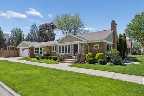Photo of 6340 N Indian Road, Chicago, IL 60646 (MLS # 12639731)