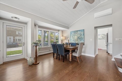 Tiny photo for 6340 N Indian Road, Chicago, IL 60646 (MLS # 12639731)
